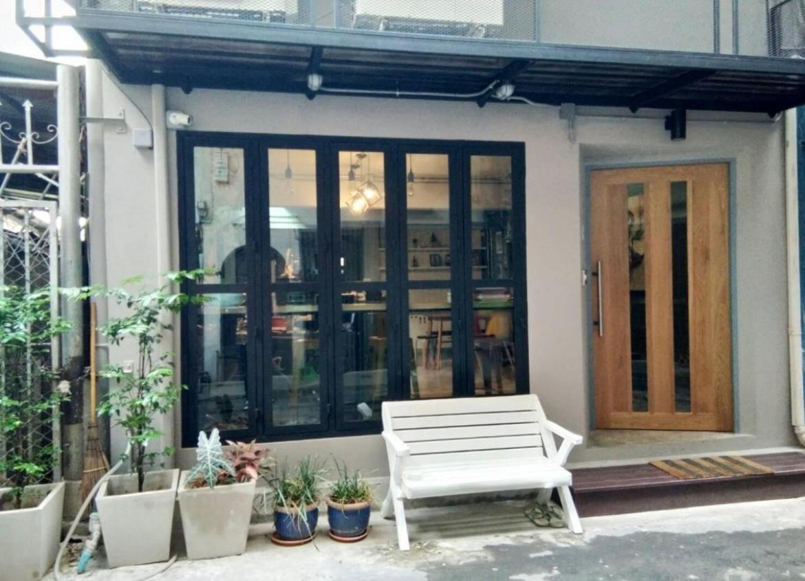 Bangkok Silom Chat Box Hostel Exterior photo