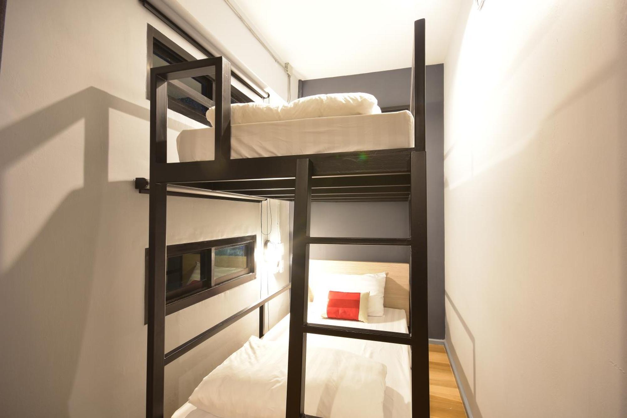 Bangkok Silom Chat Box Hostel Exterior photo