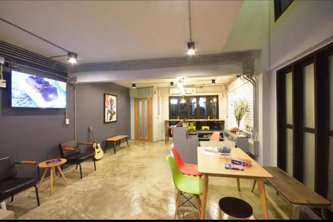 Bangkok Silom Chat Box Hostel Exterior photo