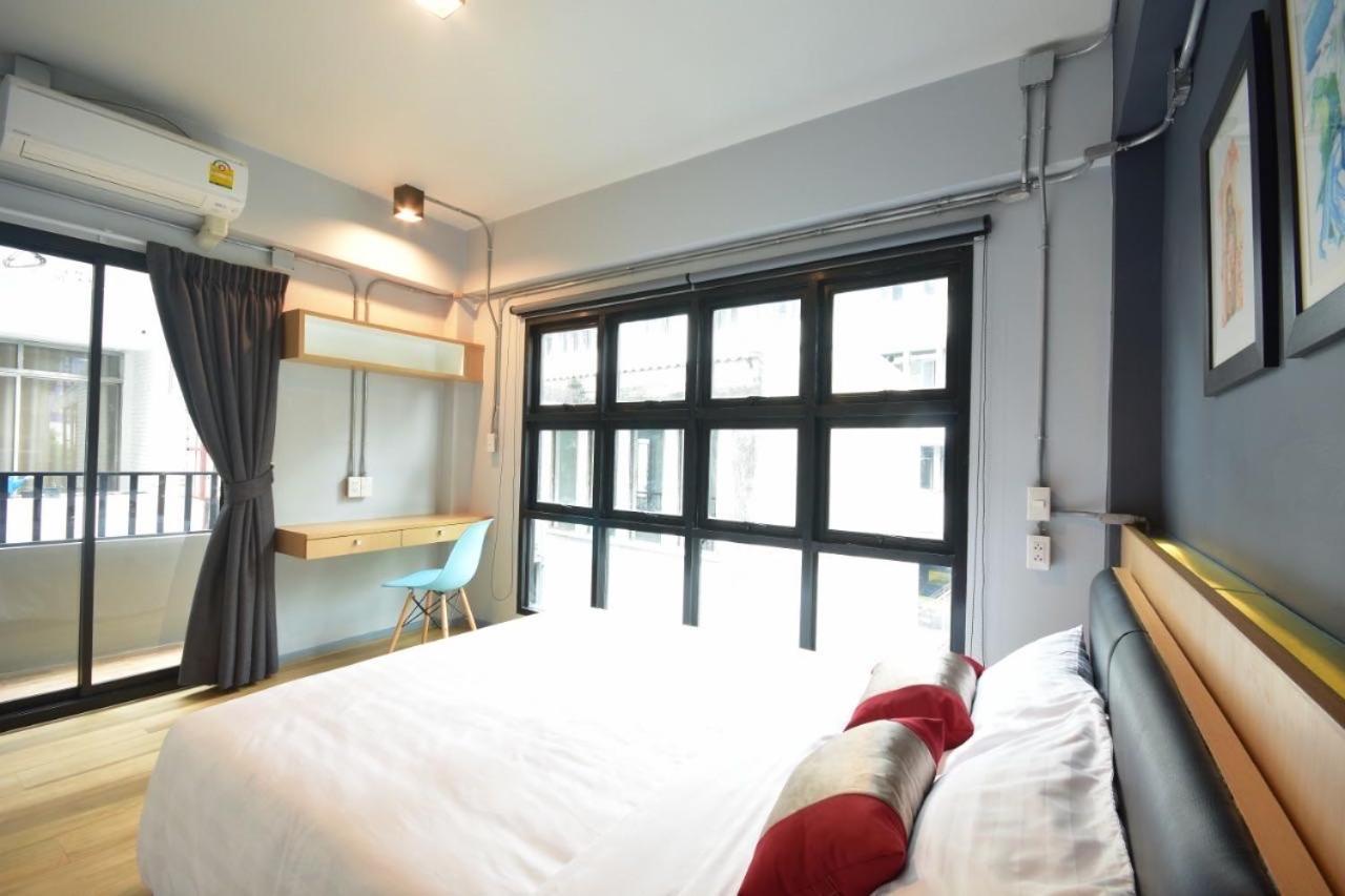 Bangkok Silom Chat Box Hostel Exterior photo