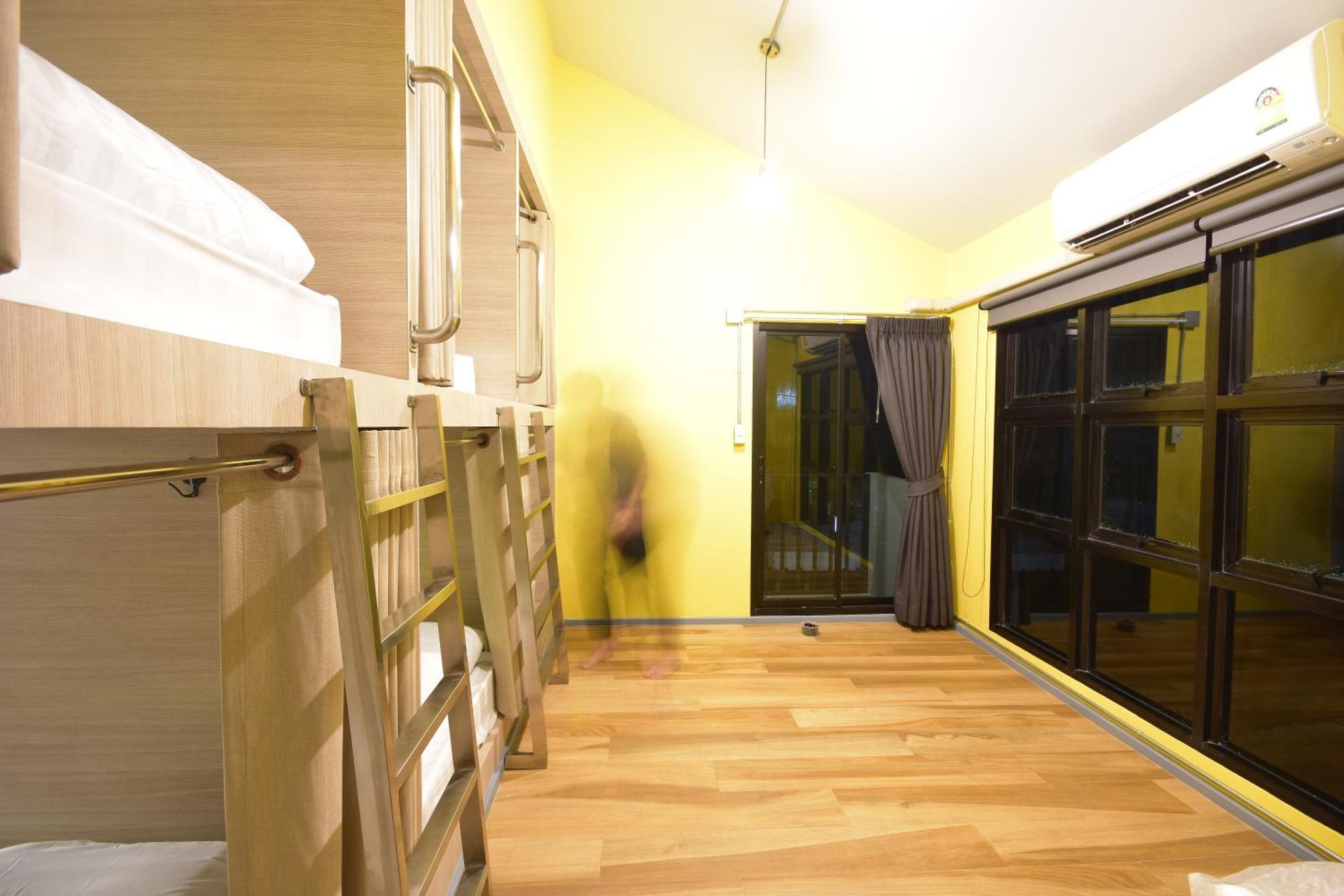 Bangkok Silom Chat Box Hostel Exterior photo
