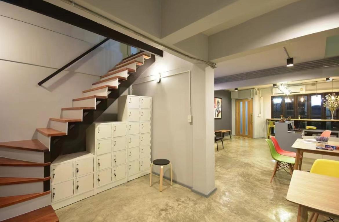 Bangkok Silom Chat Box Hostel Exterior photo