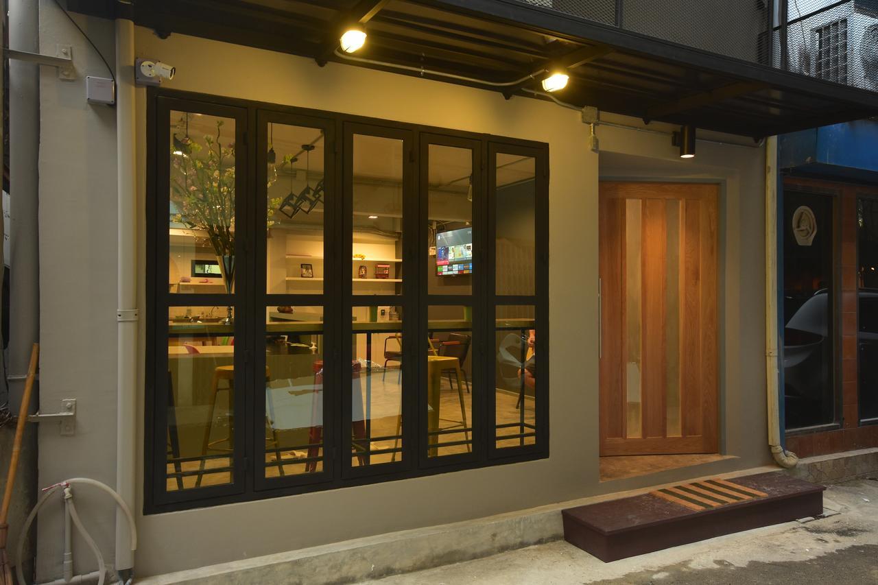 Bangkok Silom Chat Box Hostel Exterior photo